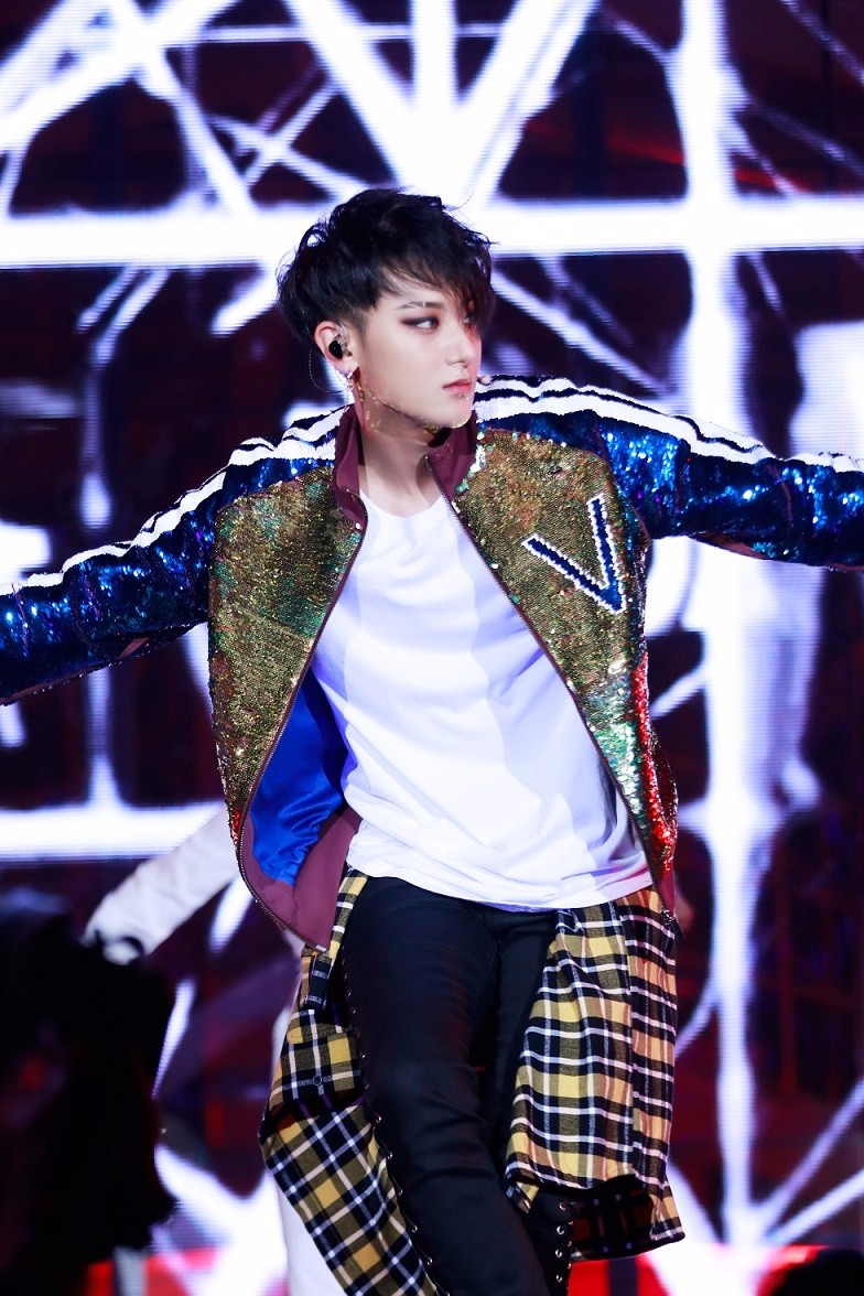 5月5日晚,领衔原创c-pop超人气唱作音乐人,全能艺人黄子韬2018巡回