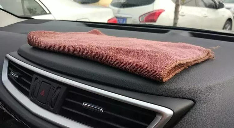 为什么老司机都喜欢在排气管上挂条带子