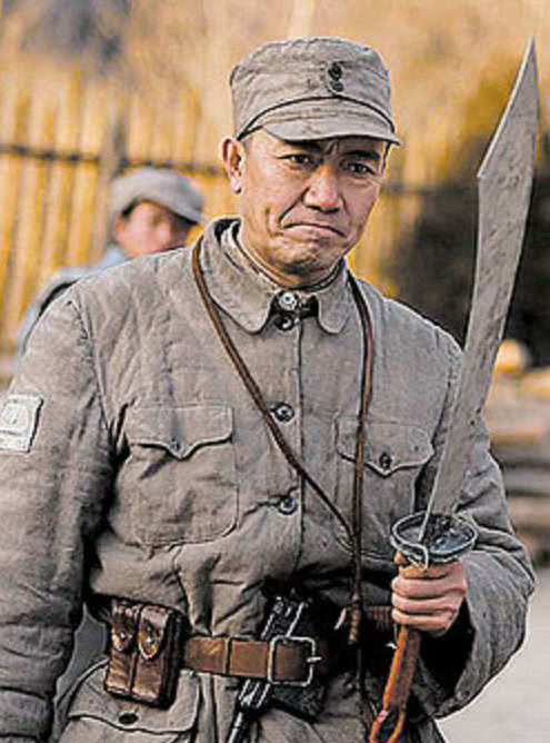 60岁李幼斌近照,期间与妻子离婚,和小十三岁的她在一起!