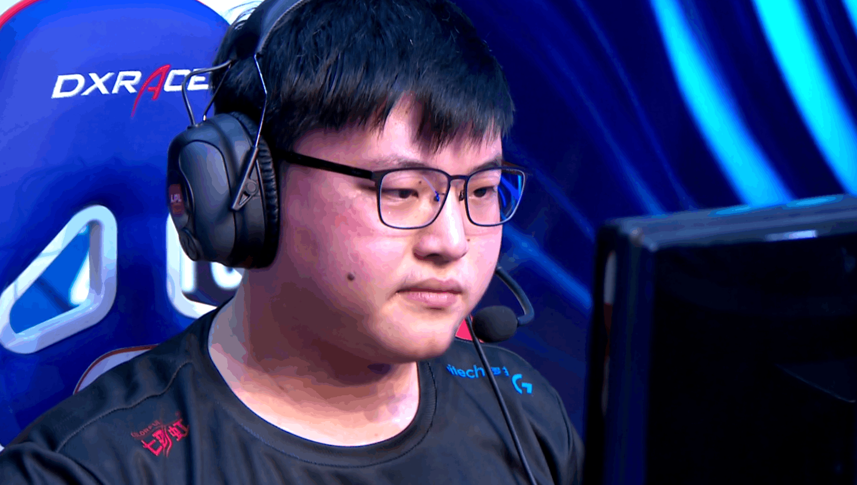 iboy明凯双排遭路人狂喷, 留厂长一人四打五