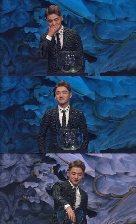 omg中单icon发福肚腩照引热议,粉丝:霸道狂拽冷少去哪了?