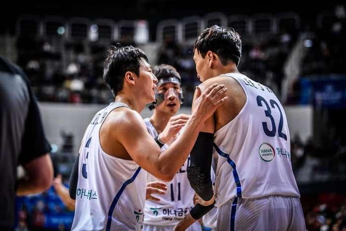 内线只剩归化球员坐镇,周琦回归中国男篮红队