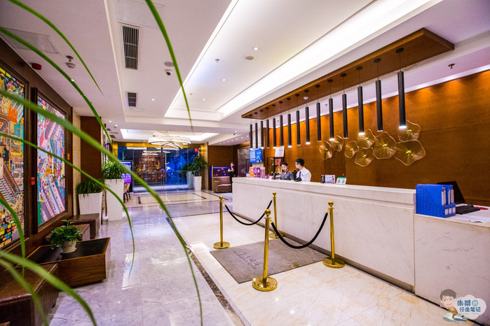 重庆解放碑洪崖洞和颐酒店周边的交通便利是我选择这里的重要原因