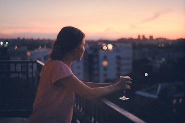 有些痛说不出来只能忍着直到能够慢慢淡忘