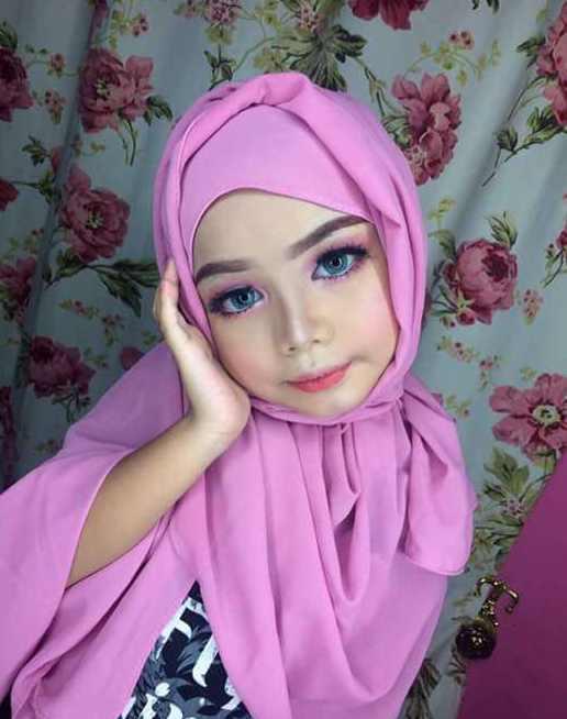 小男孩长了一双"绿眼睛", 姐姐给他化妆后