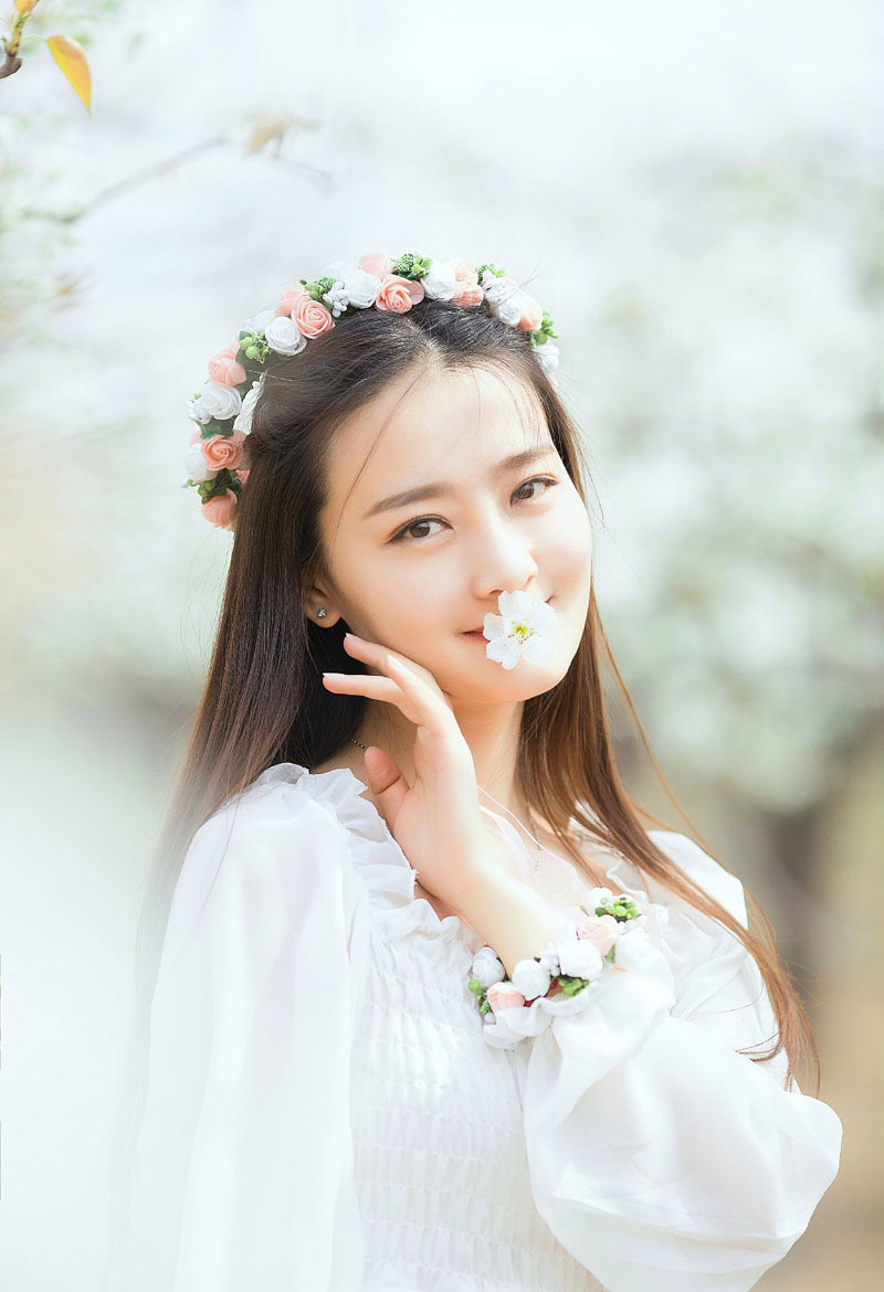 花环美女樱花园唯美写真回眸浅笑气色佳写真集