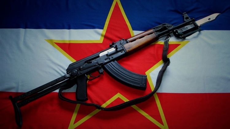 ak素有"长枪之王"的美誉,早在越战时,美军士兵就经常丢下m14去拣ak用