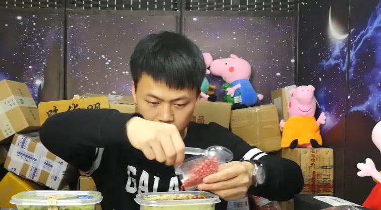 吃货明吃抹茶草莓千层和抹茶奥利奥千层纯手工制作无添加剂