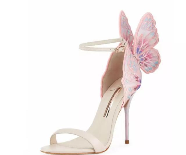 女孩梦想中的鞋,会飞的鞋,太胖就飞不起来哟