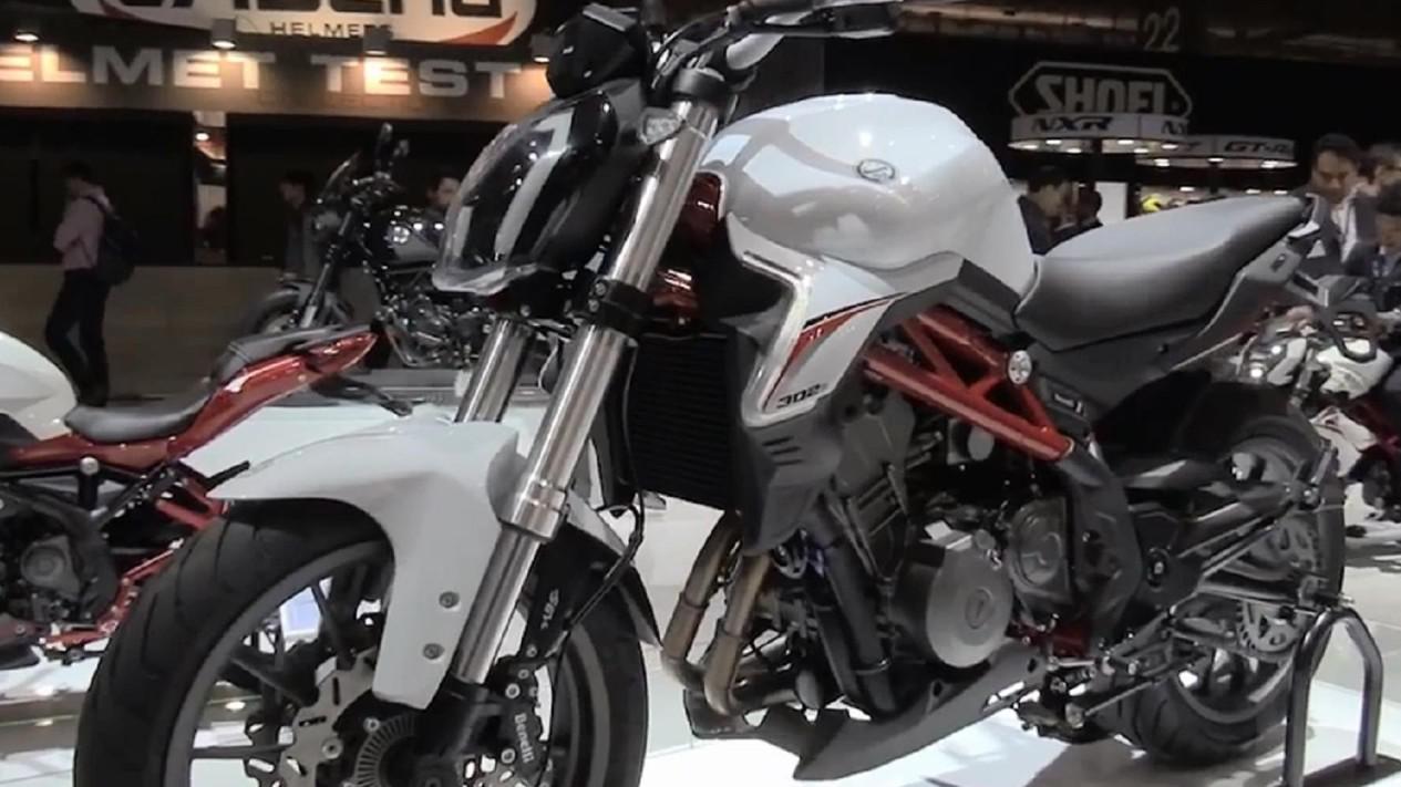 全新贝纳利302s摩托车,全面改动,备用3升油箱实用无比!