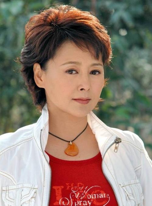 61岁张喻和40岁央视王端端两代美女罕见同框,张喻的气质也没的输