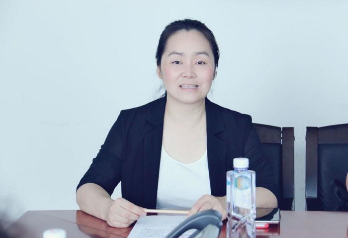 胡红 深圳微访谈创始人 胡红女士向活动嘉宾介绍了微访谈整体情况