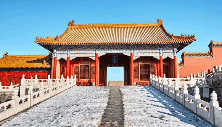故宫大门的门钉有什么用?为什么不能乱摸?