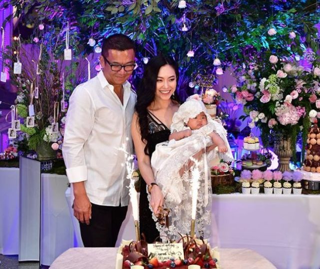 如黄婉佩所言,老公的确能在物质上极度满足她,两人在新加坡所居住的