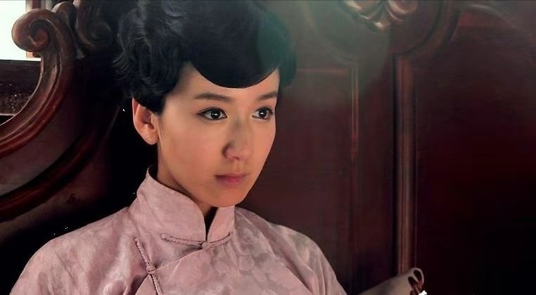 十年记忆里的胡一菲,性格耿直无人能及,坚持自我的娄艺潇!