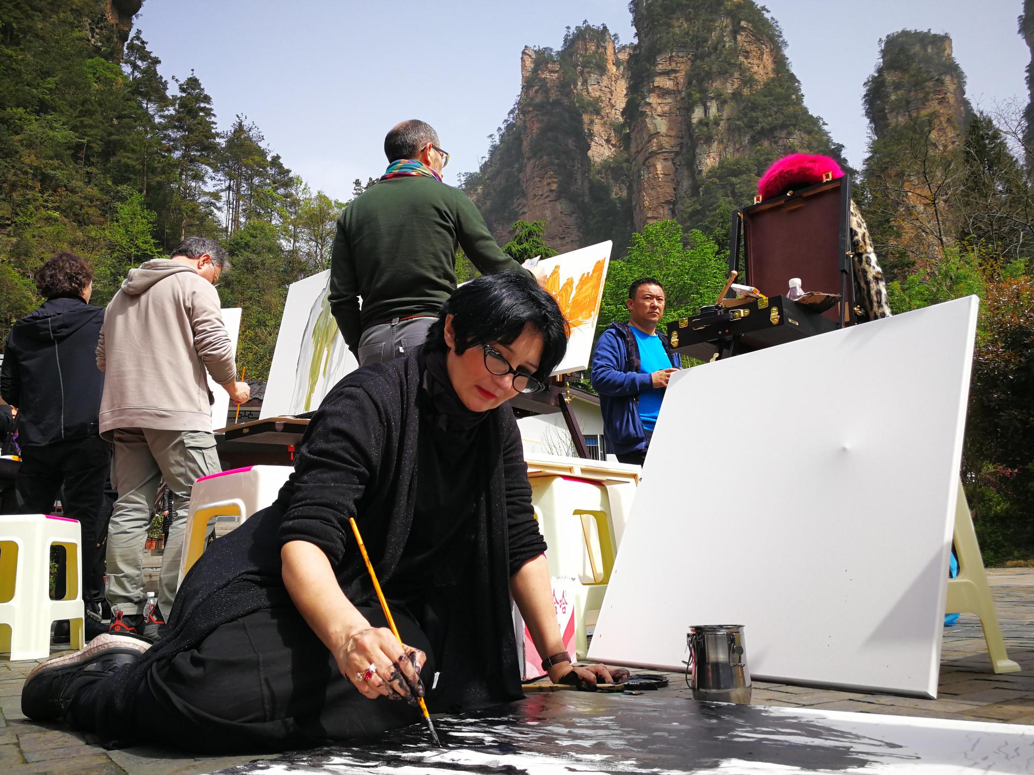 意大利艺术家张家界武陵源集体绘画采风(王建军摄影)