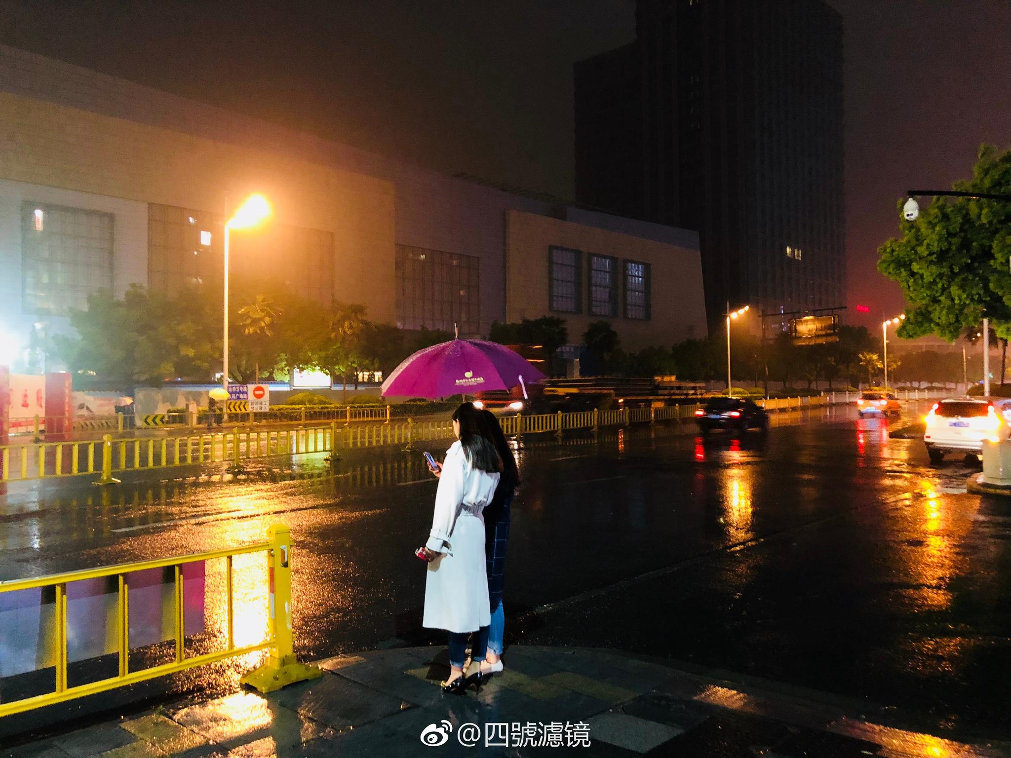 雨夜杭州…|雨夜|杭州_新浪新闻