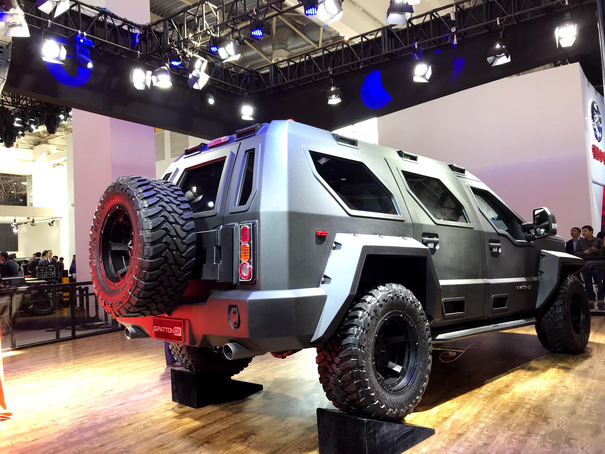 乔治巴顿战车,豪华特种suv,车长六米防暴防弹,全场最硬_新浪看点