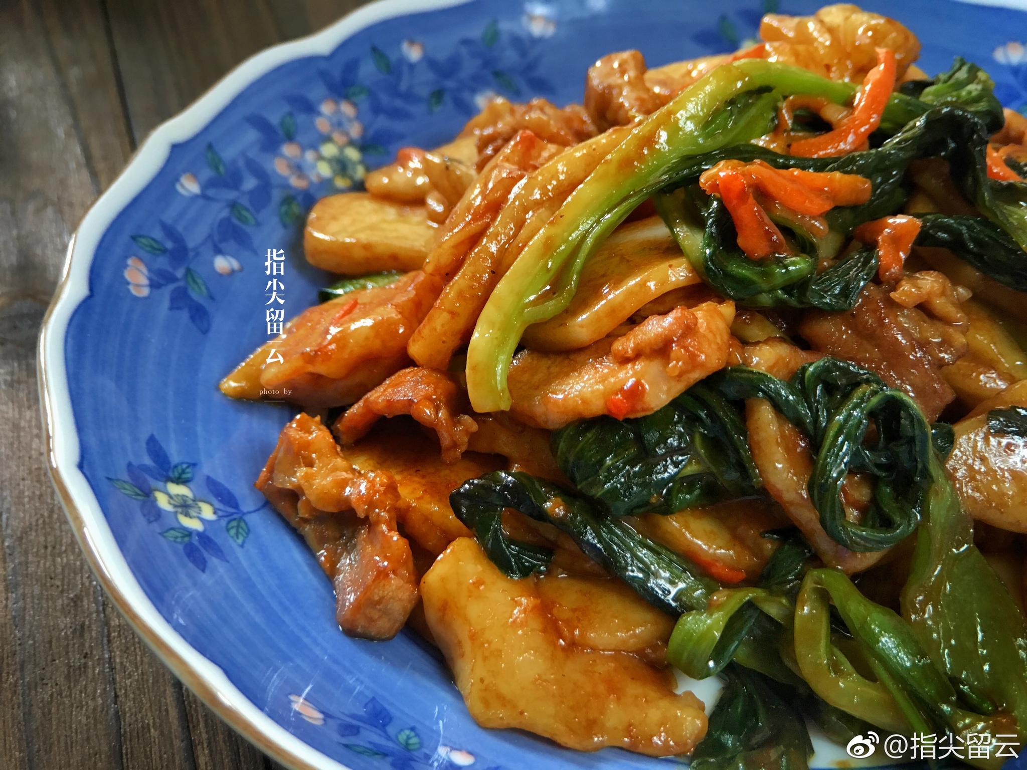 青菜肉丝炒年糕,槐花海参汤