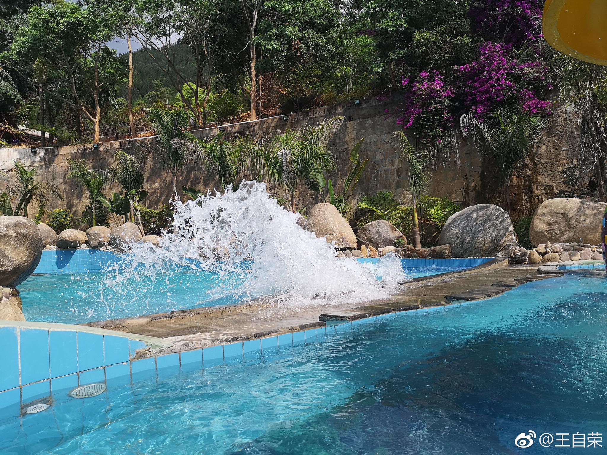 临沧热水塘,马上就要重新开业了,改名为"百花澡"