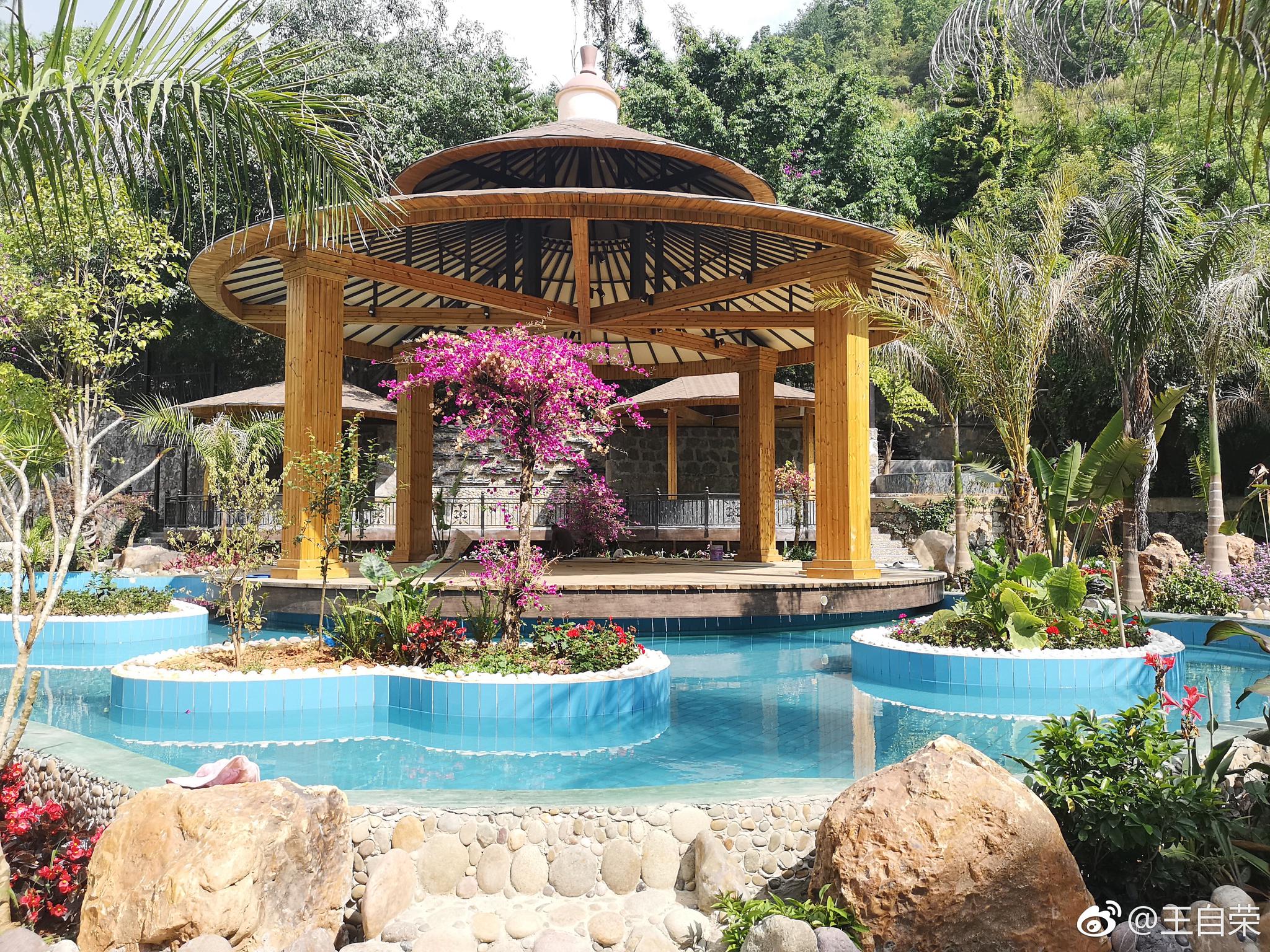 临沧热水塘,马上就要重新开业了,改名为"百花澡"