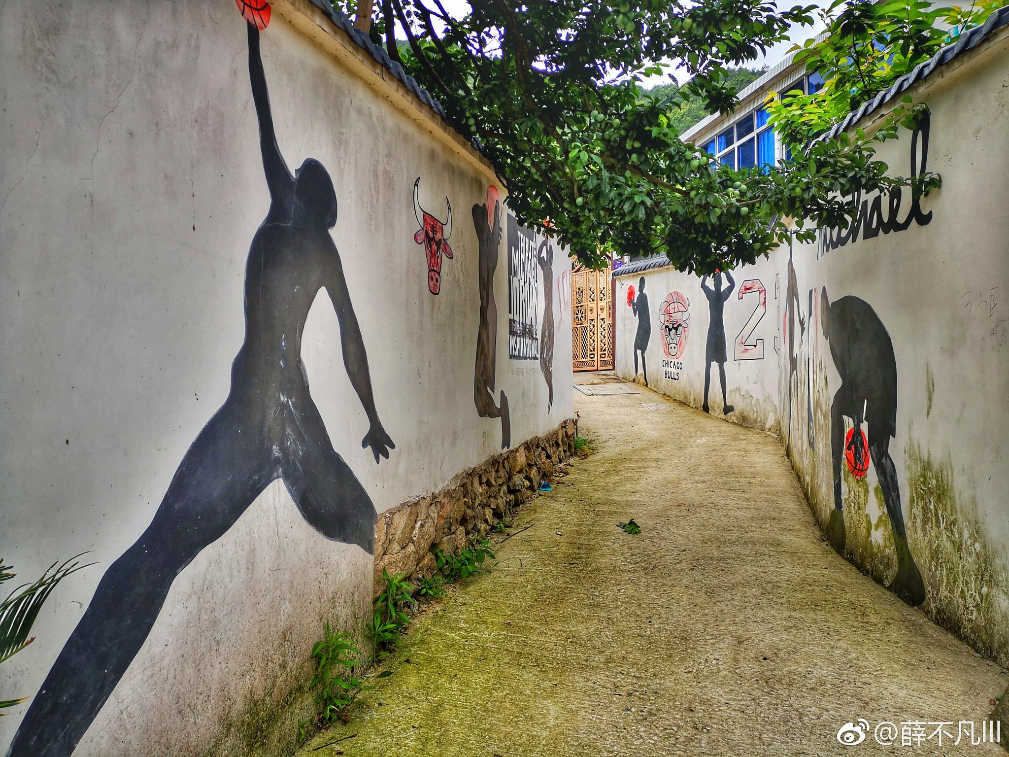 南洞艺谷民俗壁画村是舟山最大规模的民俗壁画村