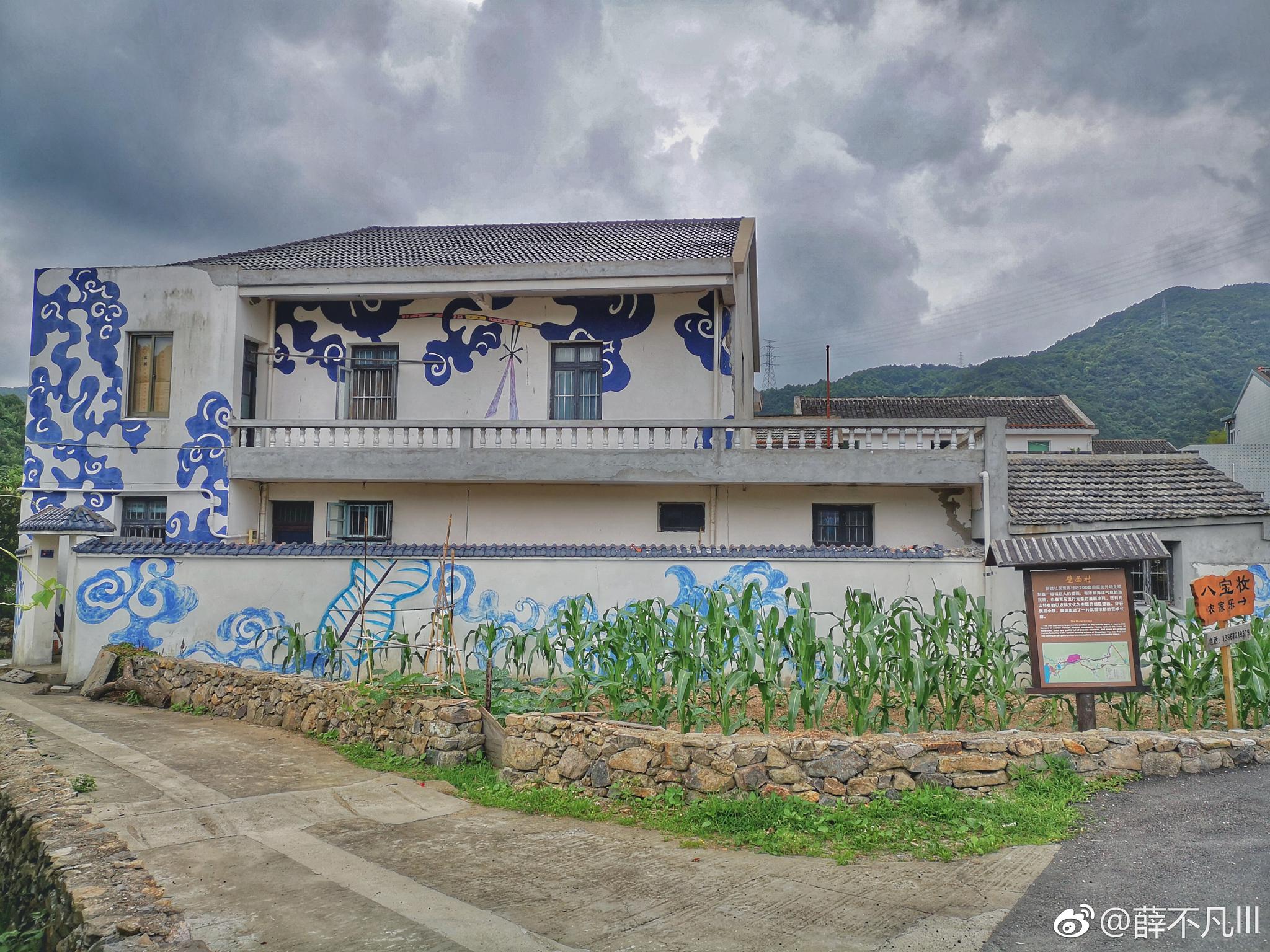 南洞艺谷民俗壁画村是舟山最大规模的民俗壁画村