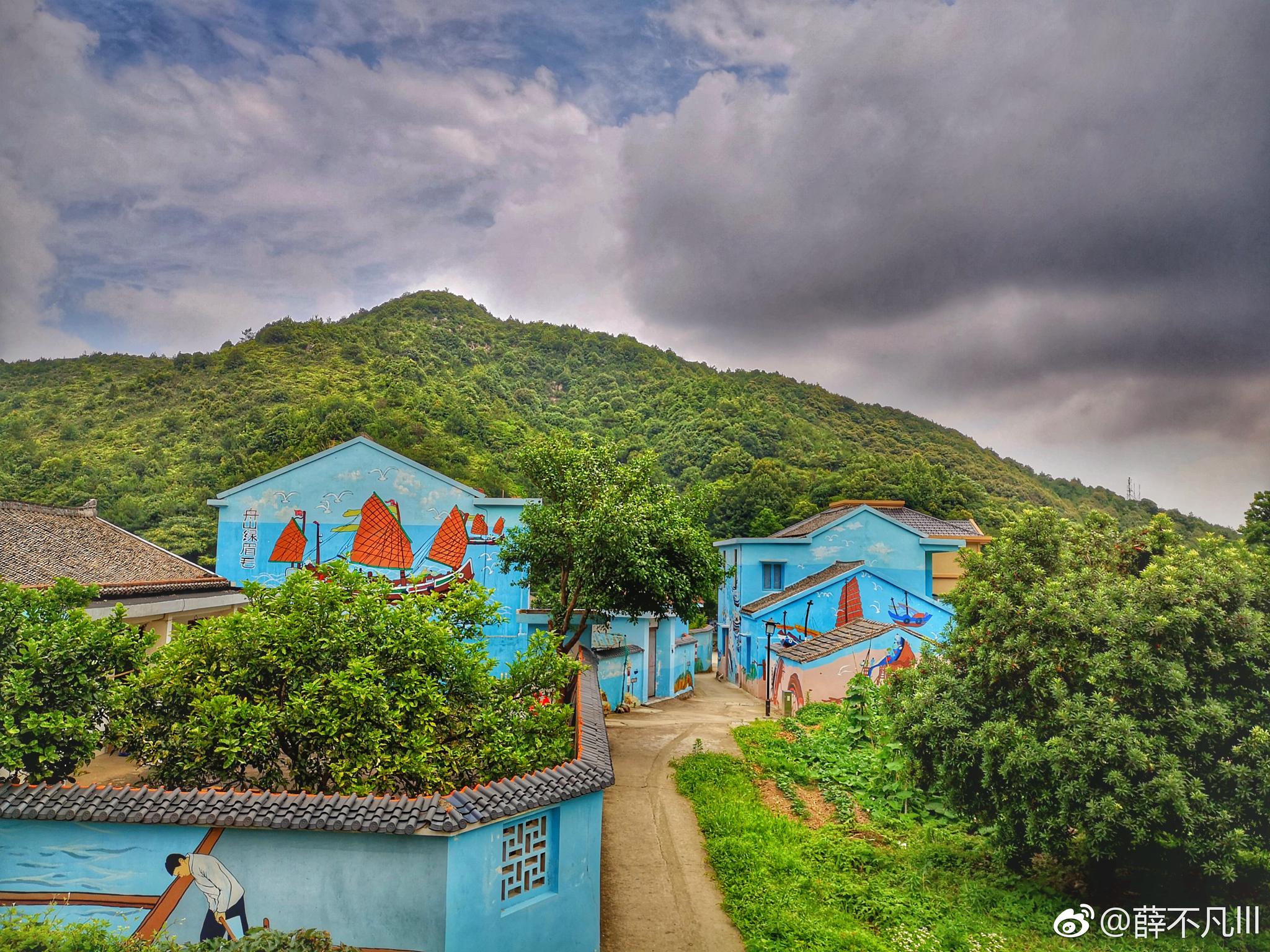 南洞艺谷民俗壁画村是舟山最大规模的民俗壁画村