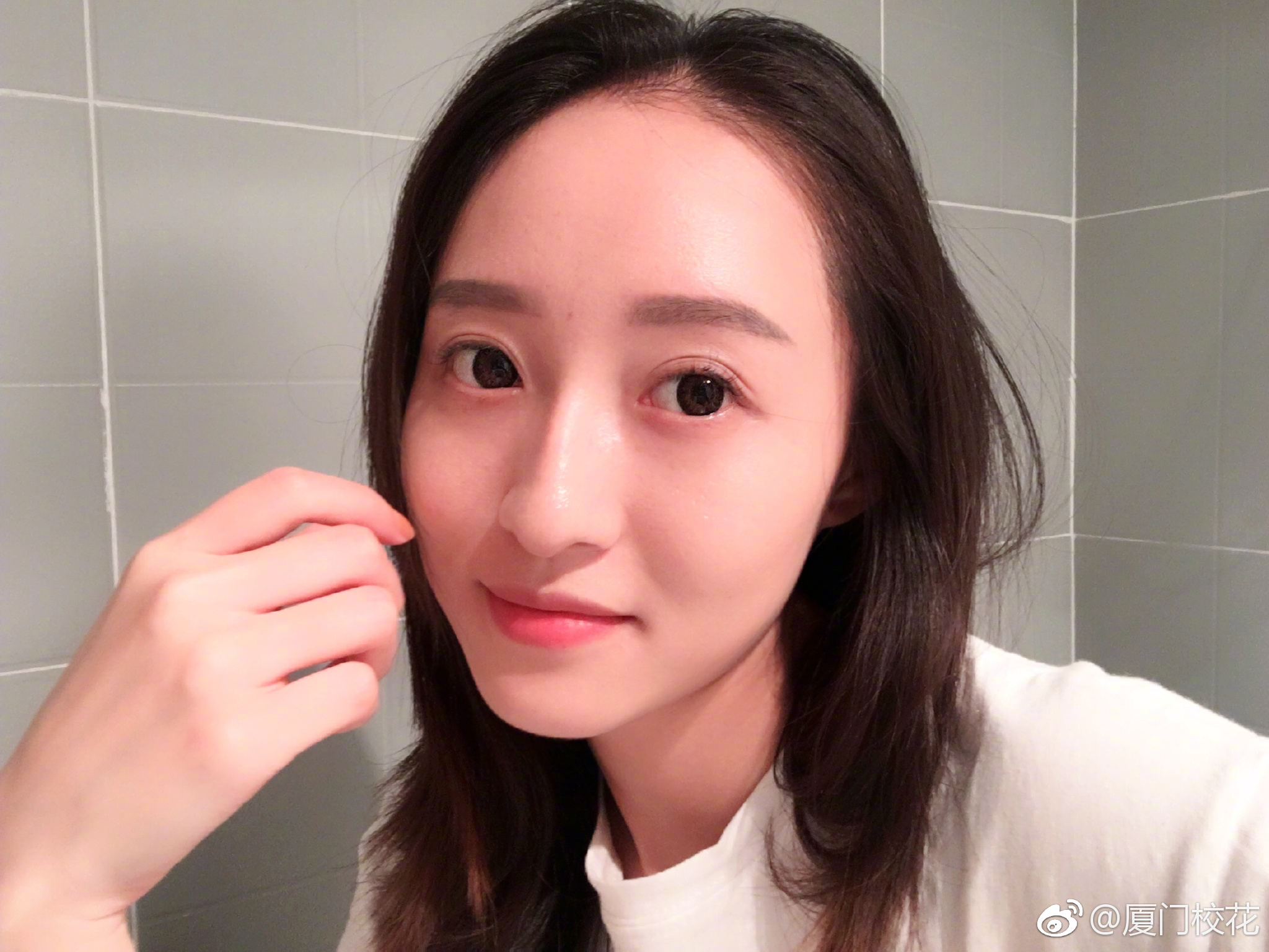 她叫朱妍95年毕业于厦门大学嘉庚学院身高164cm