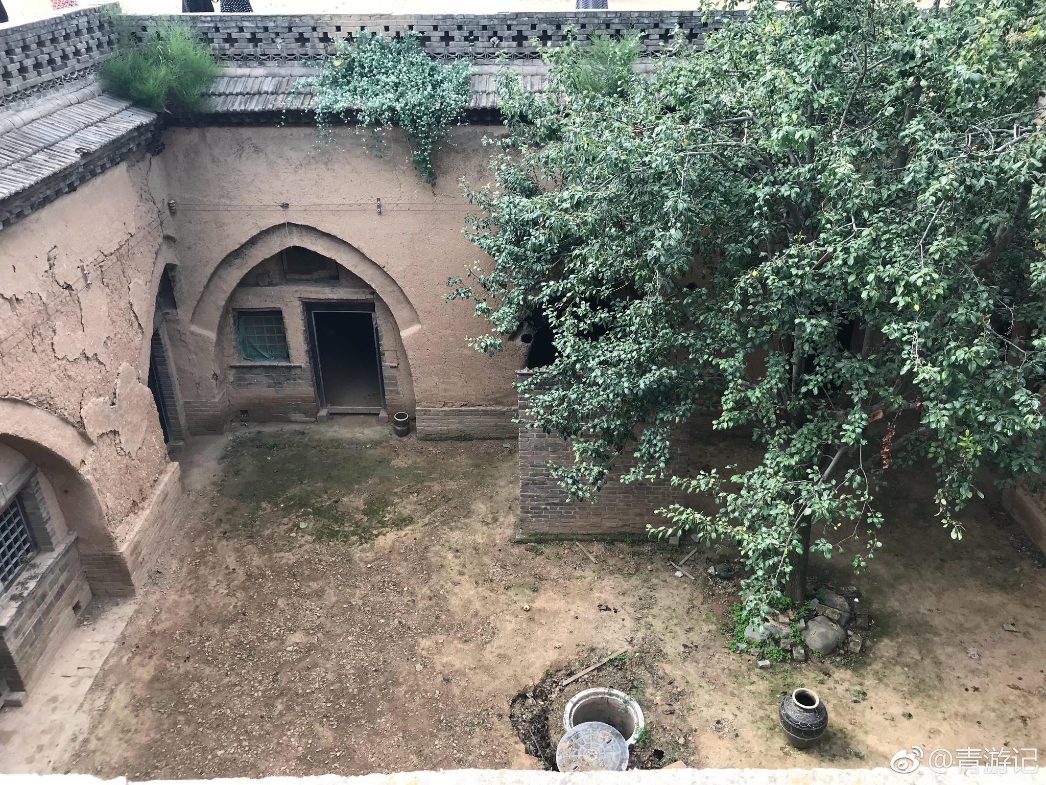 真正的原生态地坑窑洞院看着眼前的破败