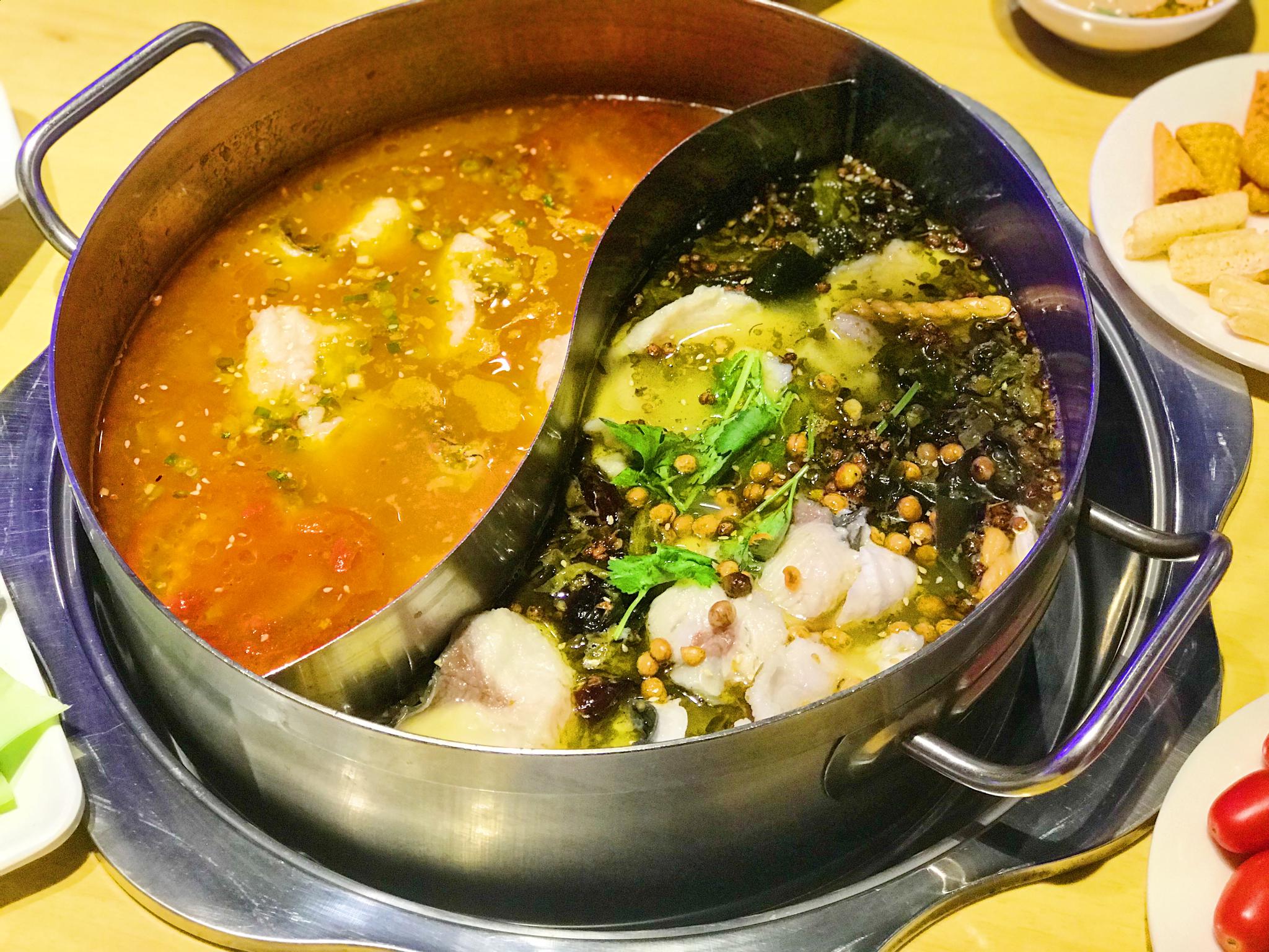 这鱼火锅不仅肉鲜嫩,这汤还鲜美开胃,每次都能连喝三碗才过瘾