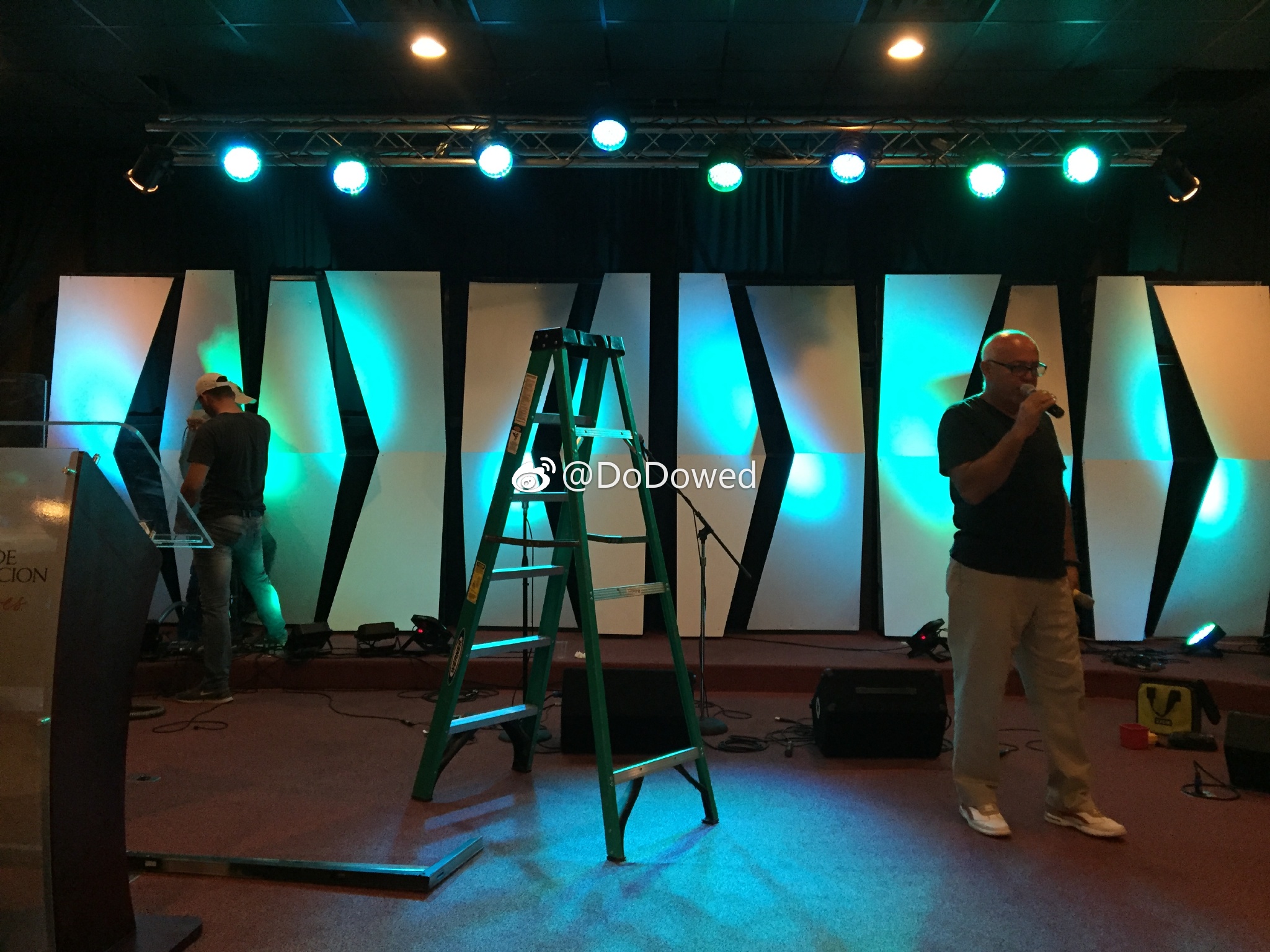 dodo学婚礼:给大家分享一个立体舞台背景的做法