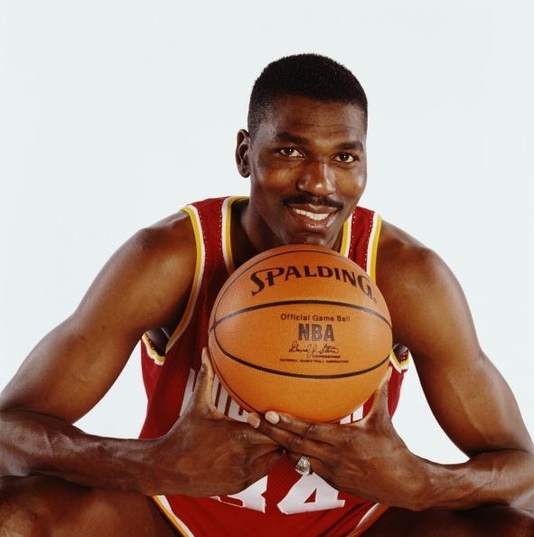 巅峰姚明,巅峰奥尼尔,巅峰奥拉朱旺数据大对比!差距竟这么明显