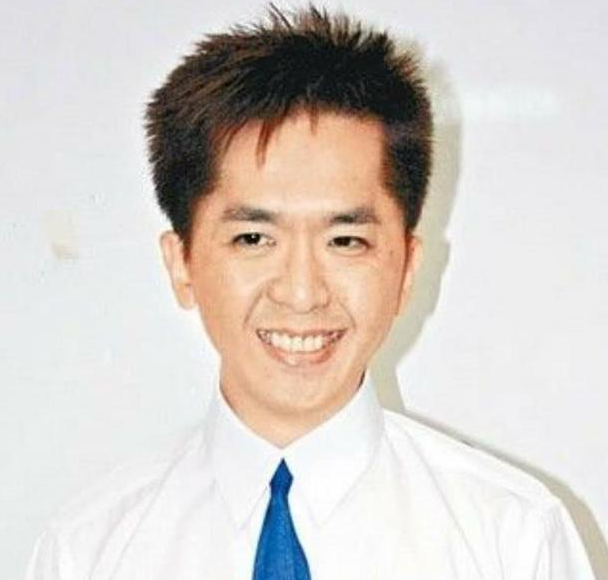 三位女友和平相处,51岁现代韦小宝再添年轻新欢,有钱就是好|邓永祥|邓