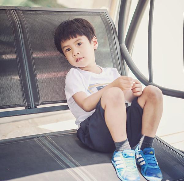 星二代基因强, 靓靓儿子太帅求出道?