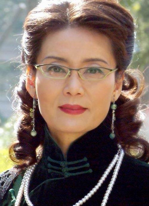 他31岁的时候迎娶影后,离婚后爱上王小丫,如今71岁仍单身!