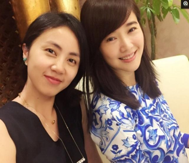 左小青为扮嫩把许晴梨涡磨没了脸僵成这样还不和同班多妈学保养