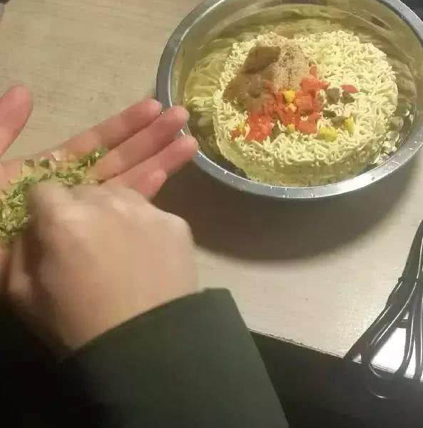 搞笑图片幽默段子笑话:哈哈,机智的大学生,这样