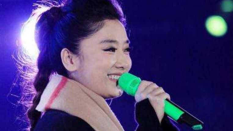 韩红和凤凰传奇合唱《月亮之上》这歌曲的档次