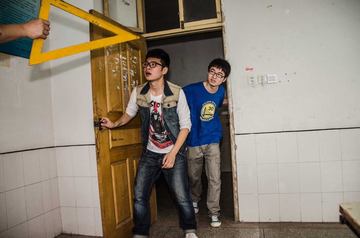 高中上课迟到后悔不已,大学上课迟到"事不关己",老师:没得救