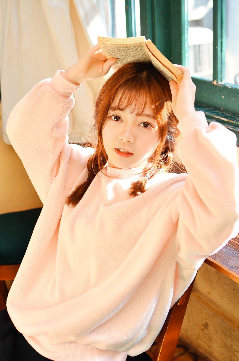 美图分享:清纯白皙邻家女孩,双眸清澈迷人