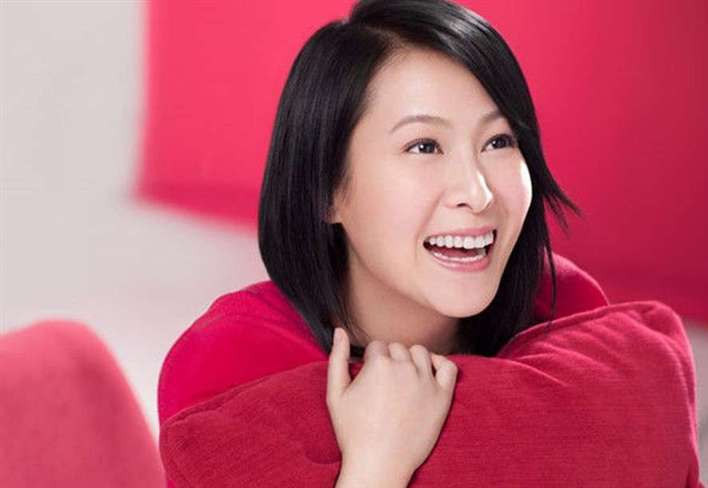 没有该结婚的年纪,只有该结婚的爱情,只能说是钟小江的出现让刘若英