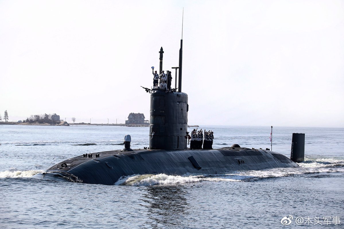 结束极地演习-2018(icex -2018)的英国皇家海军特拉法加级潜艇锋利号