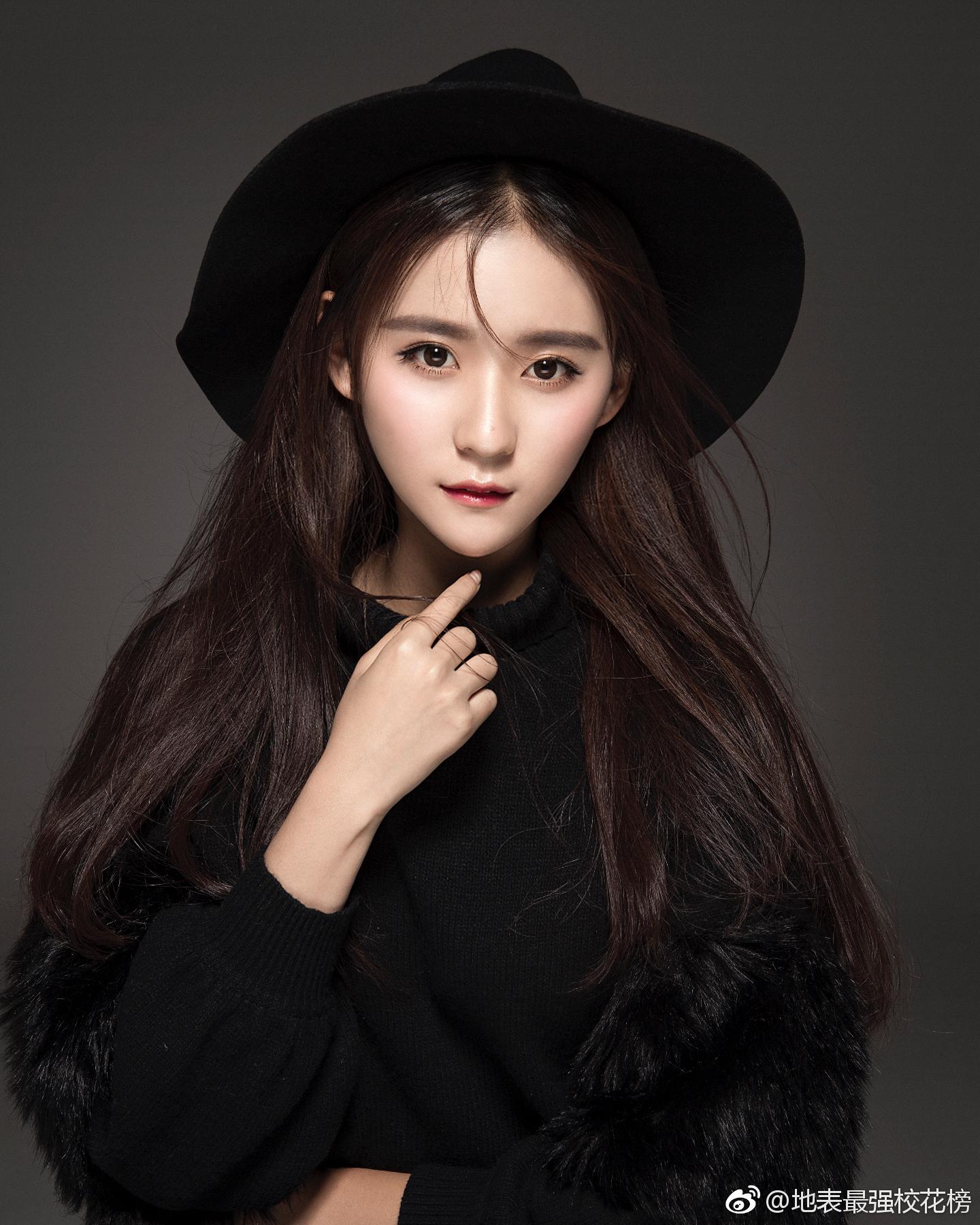 彭弋佳北京体育大学2016级体育舞蹈专业18岁身高174兴趣旅游看书