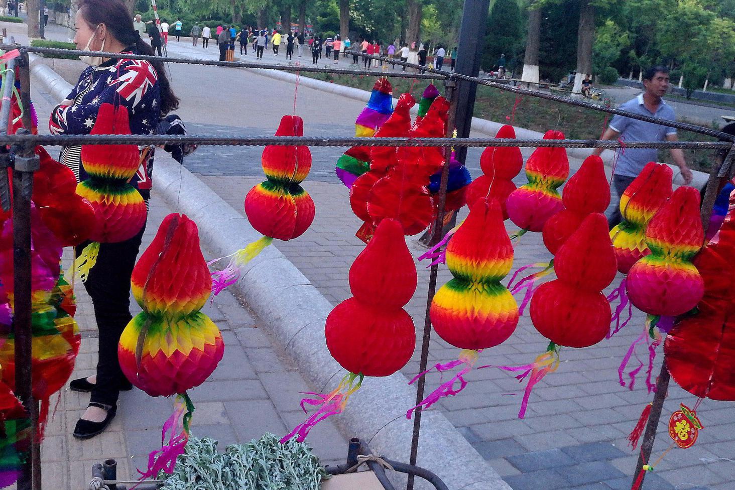 挂葫芦插艾蒿迎端午,北方居民家家成景