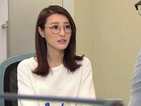 我带3岁女儿见相亲对象,女儿躲桌下和我说句话,我决定非他不嫁