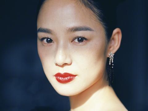 39岁周韵罕见时尚大片,脸上斑纹清晰可见,却依然是巅峰状态!|周韵|斑纹|时尚大片_新浪新闻