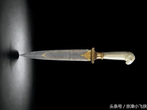 古兵器值钱匕首:第一把卖出天价,三百多万,能抵好几把乾隆匕首|东周|匕首|古兵器|乾隆|天价_新浪新闻