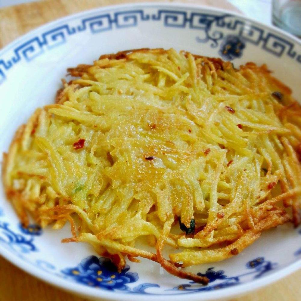 焦香酥脆的土豆丝饼早餐来一块