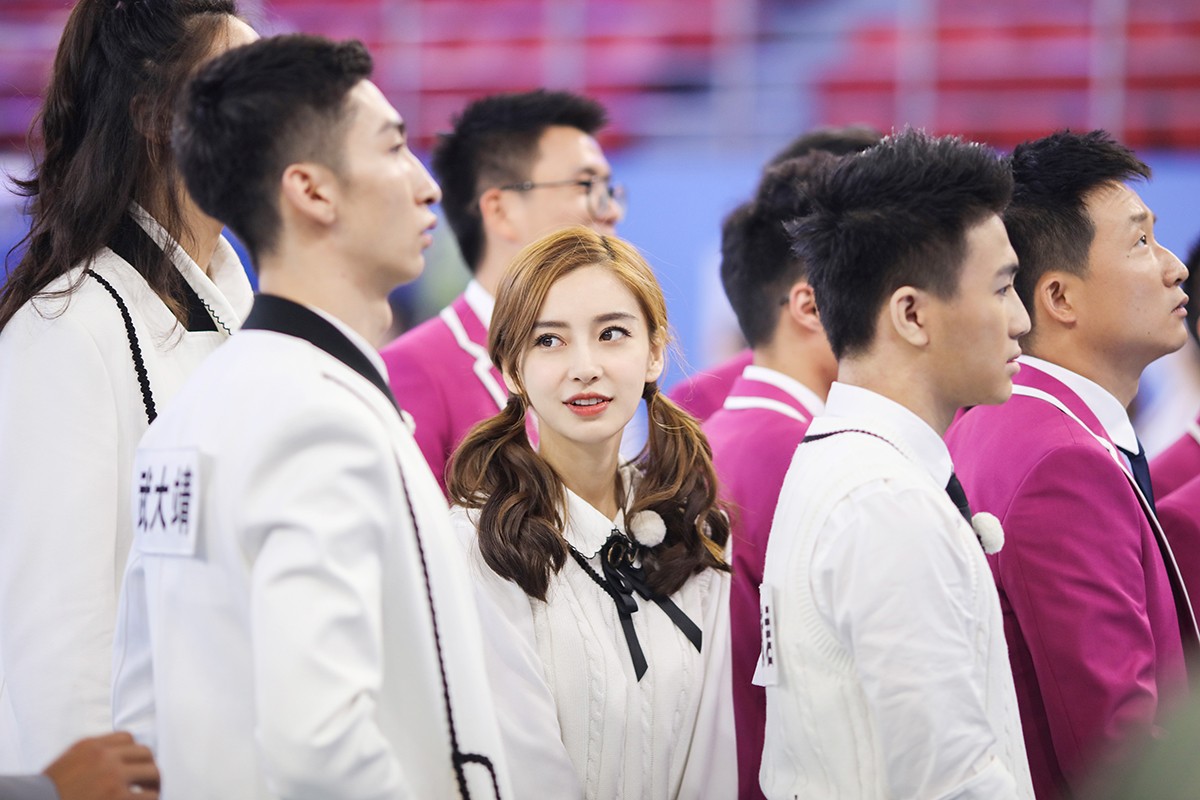 angelababy《奔跑吧》现场惊曝体重?霸气出拳擂台既视感